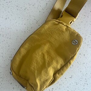 lululemon athletica yellow belt Bag EVERYWHERE BELT BAG RARE COLOUR